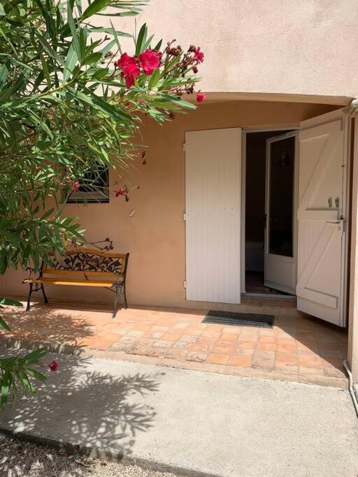 Studio En Rez-De-Jardin Arbore Avec Acces Piscine Et Clim فينوف ليز أفيجْنْ المظهر الخارجي الصورة