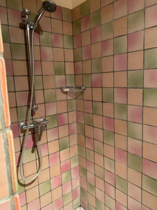 Studio En Rez-De-Jardin Arbore Avec Acces Piscine Et Clim فينوف ليز أفيجْنْ المظهر الخارجي الصورة